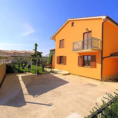 Hotel In With Garden Terrace 2*